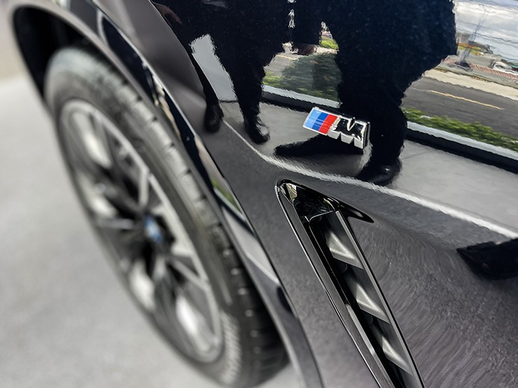 Cận cảnh mẫu xe điện BMW iX3 chính hãng lần đầu tiên xuất hiện tại Việt Nam - 9