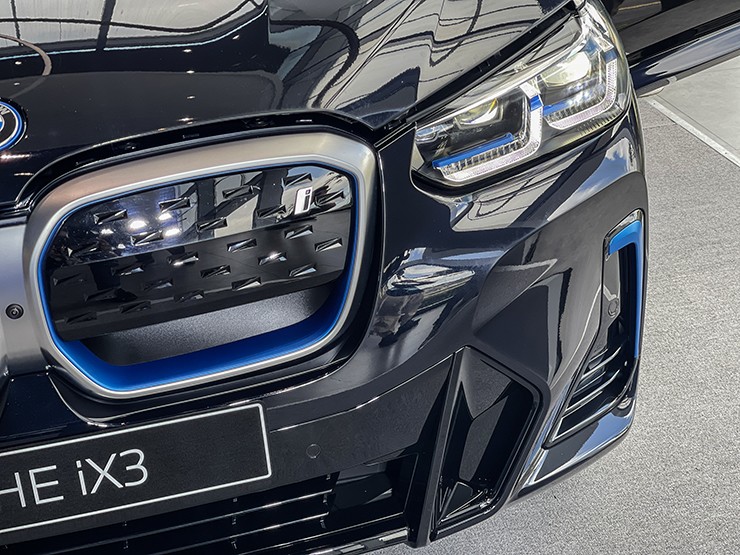 Cận cảnh mẫu xe điện BMW iX3 chính hãng lần đầu tiên xuất hiện tại Việt Nam - 6