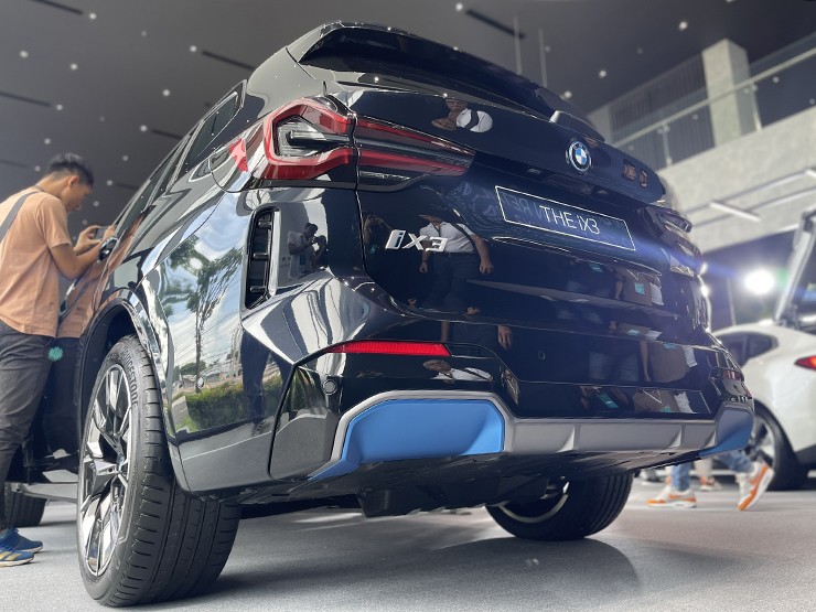 Cận cảnh mẫu xe điện BMW iX3 chính hãng lần đầu tiên xuất hiện tại Việt Nam - 8