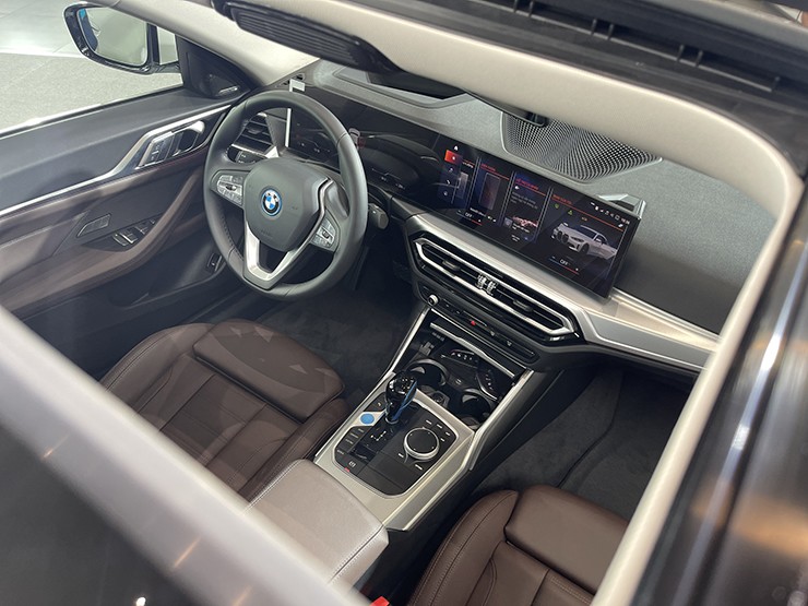 Chi tiết mẫu xe điện BMW i4 hoàn toàn mới vừa ra mắt tại Việt Nam - 8