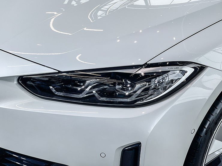 Chi tiết mẫu xe điện BMW i4 hoàn toàn mới vừa ra mắt tại Việt Nam - 4