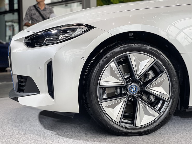 Chi tiết mẫu xe điện BMW i4 hoàn toàn mới vừa ra mắt tại Việt Nam - 5