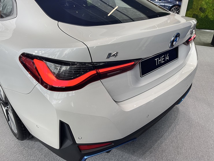 Chi tiết mẫu xe điện BMW i4 hoàn toàn mới vừa ra mắt tại Việt Nam - 2