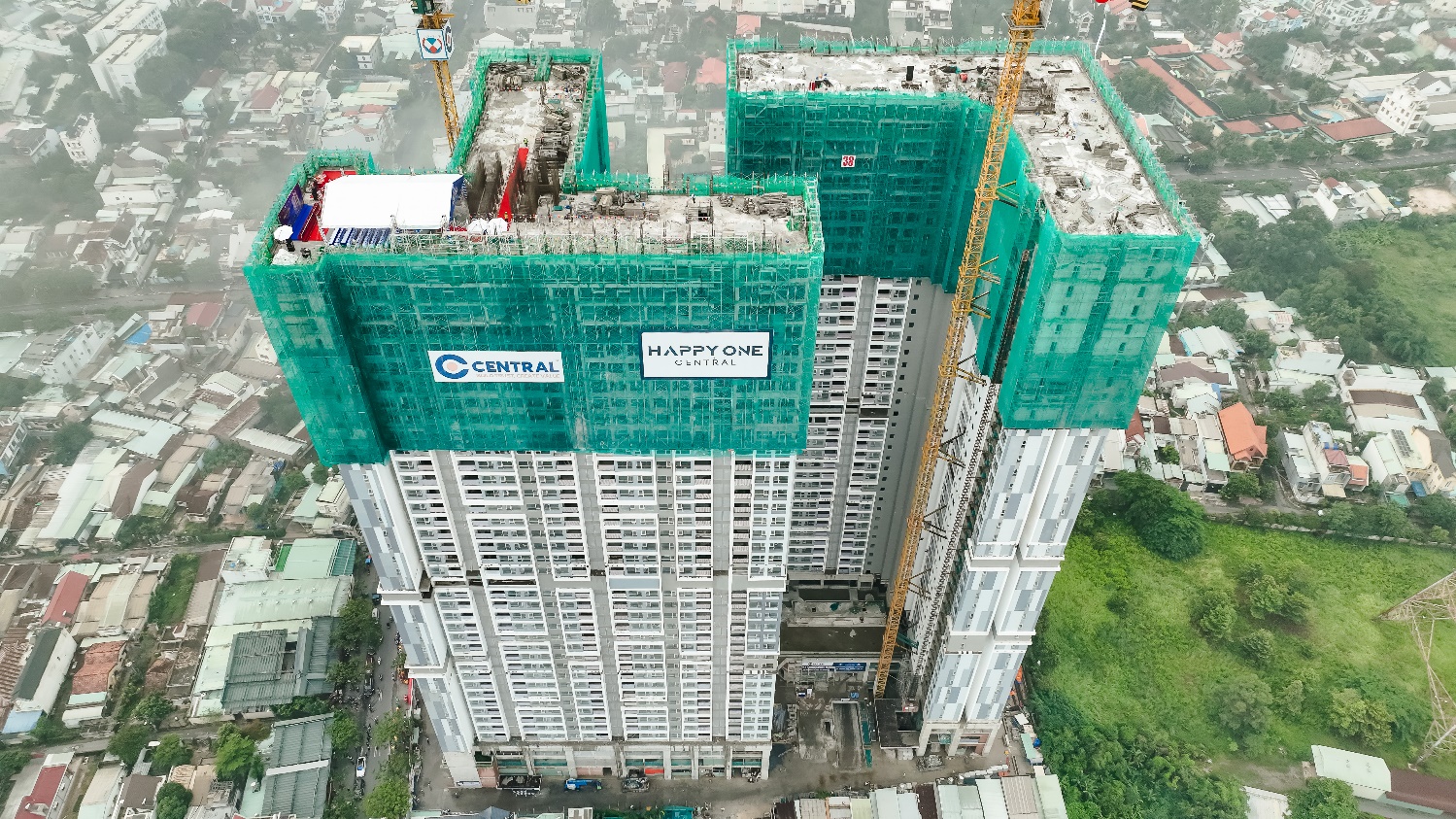 Happy One Central - tòa tháp đôi cao nhất TP Thủ Dầu Một với kiến trúc độc đáo (hình ảnh ghi nhận thực tế giữa tháng 7).