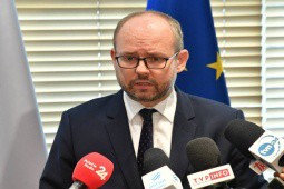 Quan chức ”lời qua tiếng lại”, Ukraine triệu đại sứ Ba Lan