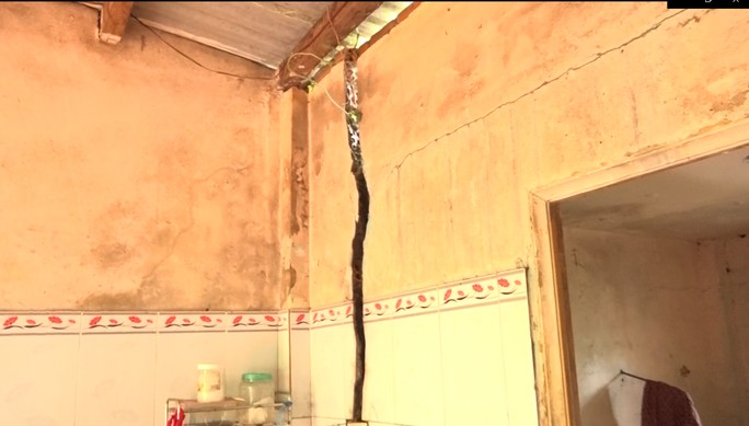 Một căn nhà bị nứt toác