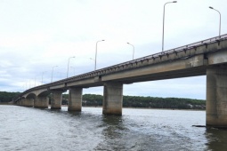 Tin tức trong ngày - Cận cảnh cây cầu vượt đầm phá tại Huế được dân kiến nghị ‘trả lại tên’