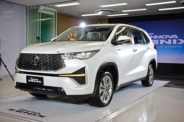 Sự khác biệt giữa 2 phiên bản Toyota Innova 2023 sắp bán tại Việt Nam - 2