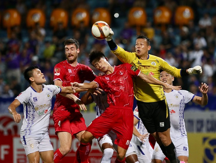 Hà Nội (áo trắng) giành chiến thắng thứ 3 sau 4 trận đấu (1 hòa) ở giai đoạn 2 V.League 2023