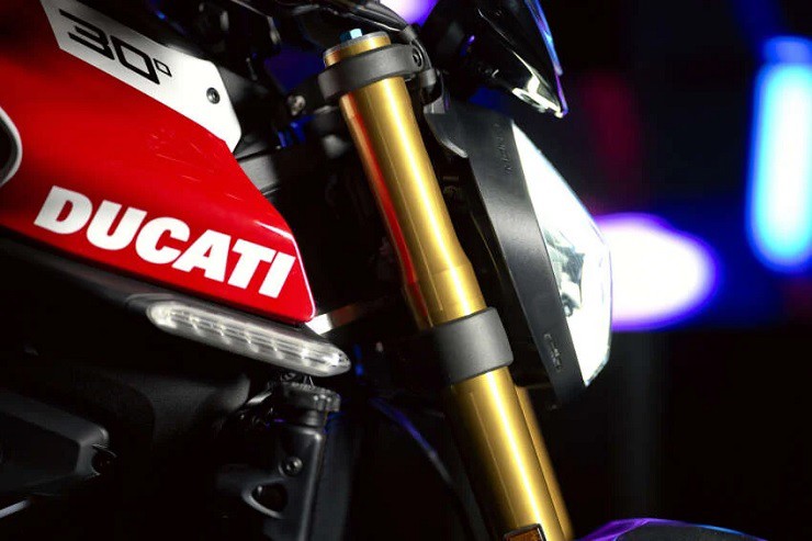 "Quỷ đỏ" Ducati Monster phiên bản kỷ niệm 30 năm ra mắt, có tiền chưa chắc mua được!