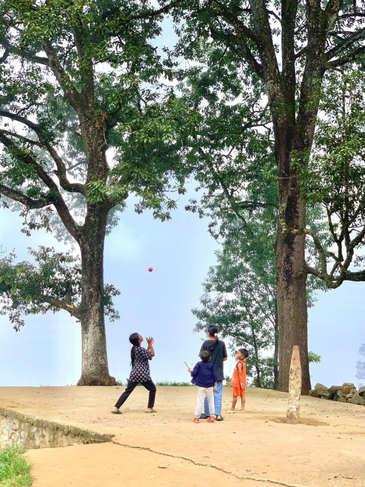 Đến Y Tý làm bát mì tôm, hít thở không khí lạnh như mùa đông và ngắm mây bay... - 12