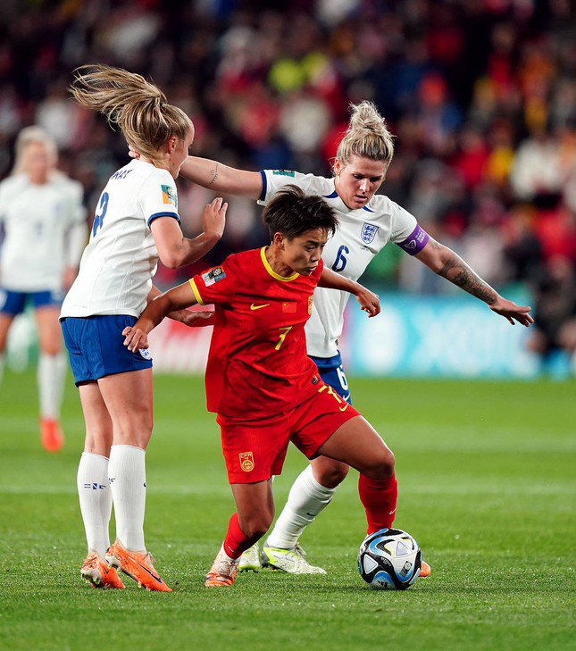 Trung Quốc quá nhỏ bé so với các cô gái Anh