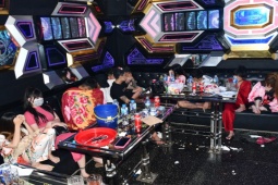 Pháp luật - 17 nam nữ thanh niên vào karaoke để "phê" ma túy