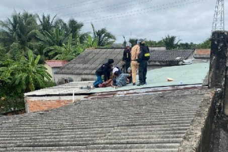 Thượng úy Công an bị chấn thương nặng khi tiếp cận đối tượng nghi “ngáo đá” trên mái nhà