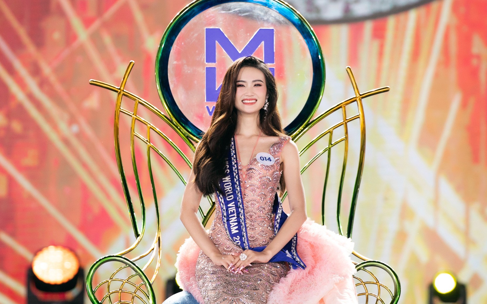 Sau đăng quang Miss World Vietnam 2023,&nbsp;Ý Nhi liên tiếp bị chỉ trích vì phát ngôn&nbsp;thiếu chín chắn