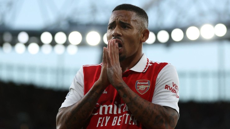 Gabriel Jesus báo tin dữ cho Arsenal