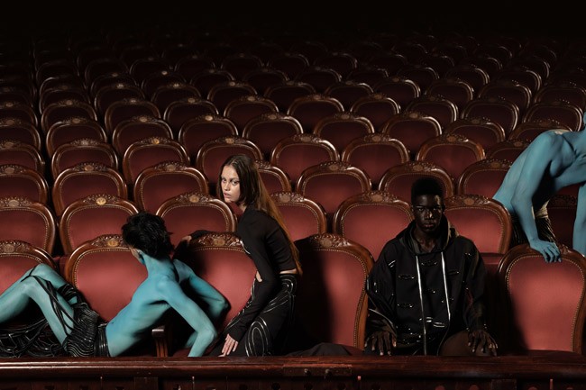 Trong show diễn, bộ sưu tập cùng tên với 40 mẫu sẽ được C.Dam trình làng. Các thiết kế mang ngôn ngữ chuyển động mạnh và sắc thái của thời trang đường phố với jeans, những chiếc t-shirts và hoodie, váy low-waist…