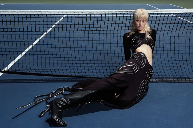 Vượt ra khỏi những giới hạn của thời gian và không gian, bộ ảnh campaign của dự án RENDEZVOUS thể hiện thông điệp về những vũ trụ khác biệt, va chạm với nhau tại “Cuộc hẹn Đa vũ trụ C.DAM”. Những thái cực đối lập cùng hội tụ tại một điểm, nơi các khái niệm đóng khung cố hữu không còn nhiều ý nghĩa, nhường vị trí trung tâm cho những tưởng tượng lạ kỳ nhất có dịp được phô bày.