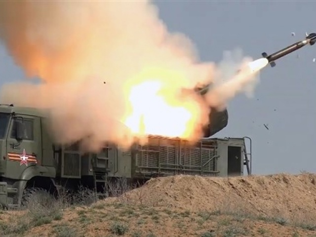 Thế giới - Nga hạ 13 UAV Ukraine tập kích Crimea