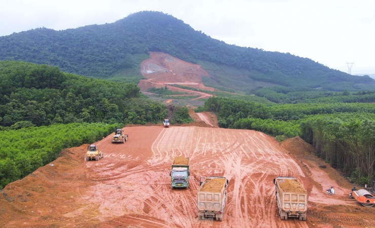 Khoét núi, đào hầm dài gần 1 km trên cao tốc đoạn qua Hà Tĩnh - 14
