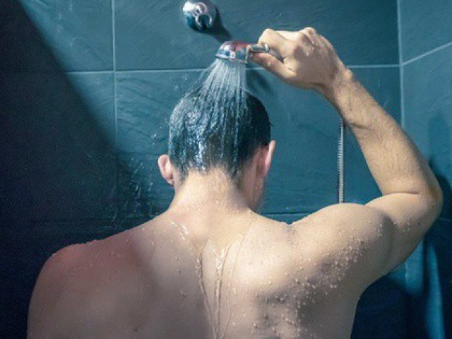 Người đàn ông đang khỏe mạnh bỗng đột tử vì mắc sai lầm này khi tắm, đây là 7 thời điểm nên kiêng tắm vì sẽ tàn phá sức khỏe khủng khiếp