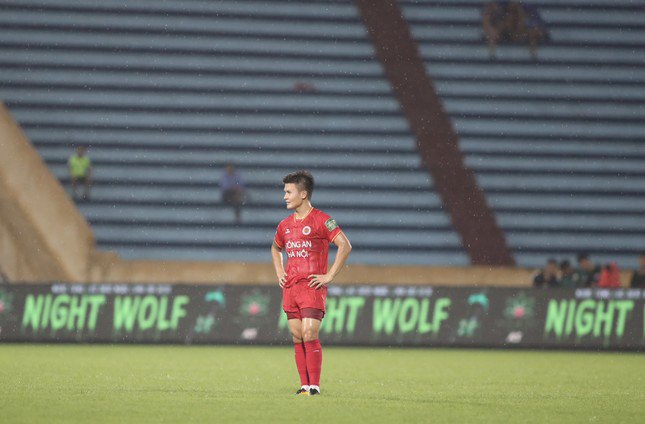 Bộ đôi tân binh đình đám cũng không giúp CAHN bay cao.