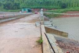 Tin tức trong ngày - Nhiều vết nứt, sụp lún tại khu vực hồ thủy lợi, di dời khẩn cấp người dân