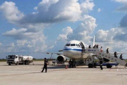 Kinh doanh - Sân bay "cô đơn" nhất đất nước tỷ dân: Mỗi ngày một chuyến, nhân viên đi làm như đi chơi