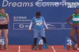 Thể thao - Chạy 100 m với chiến thuật marathon: "1 mình 1 đường" về đích sau 22 giây