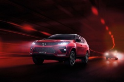 Tin tức ô tô - Toyota Fortuner 2023 trình làng, thêm trang bị, tăng giá bán
