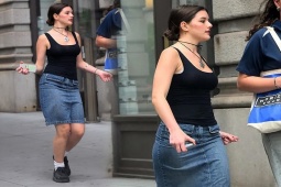 Thời trang - "Bé gái lai đẹp nhất thế giới", con gái Tom Cruise gây sốt nhờ xinh như tiên, giản dị vẫn "cuốn"