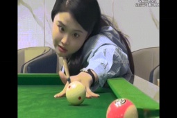 Clip hài hước - Hết hồn xem cao thủ bi-a thể hiện tài nghệ