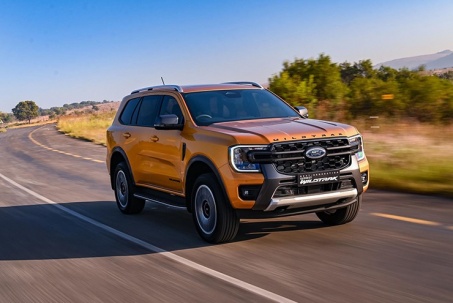 Giá xe Ford Everest niêm yết và lăn bánh tháng 8/2023