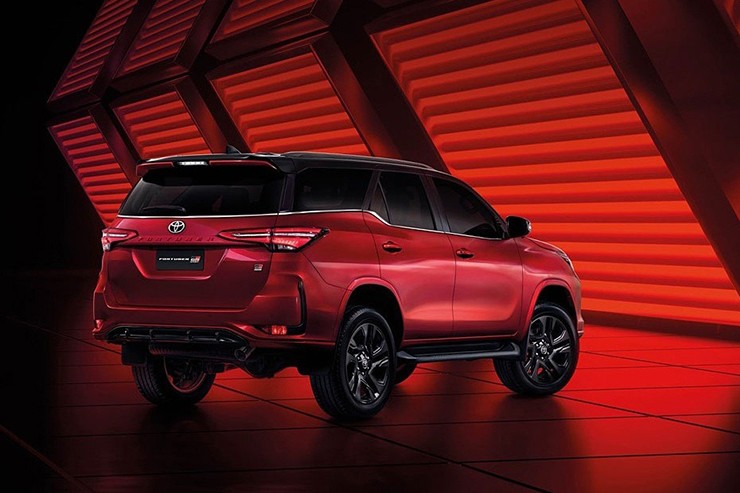 Toyota Fortuner 2023 trình làng, thêm trang bị, tăng giá bán - 7