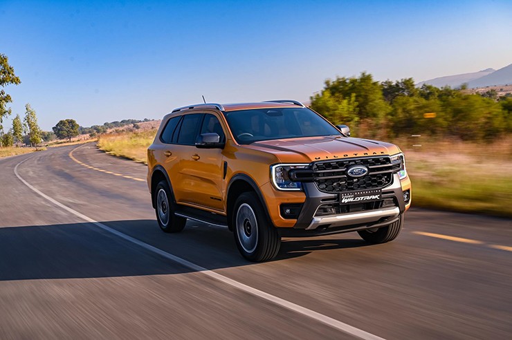 Giá xe Ford Everest niêm yết và lăn bánh tháng 8/2023 - 15