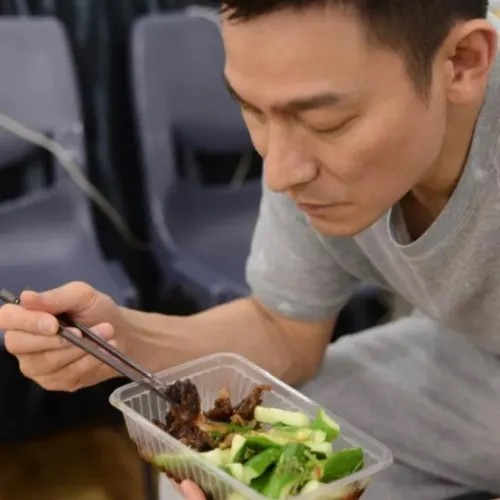 Lưu Đức Hoa từng gây chú ý khi chia sẻ một bữa ăn của mình lên mạng xã hội.&nbsp;
