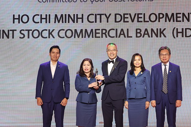 HDBank là ngân hàng duy nhất 6 lần liên tiếp nhận giải “Nơi làm việc tốt nhất Châu Á - Best companies to work for in Asia” và là đơn vị duy nhất được vinh danh “Doanh nghiệp tiên phong chuyển đổi số”.