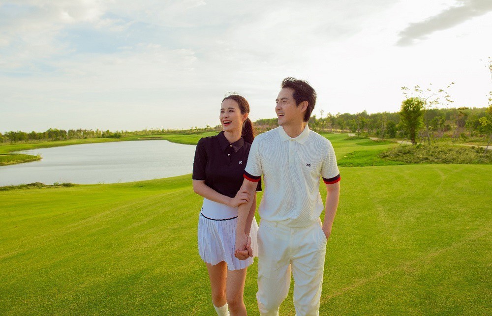 Thời trang sân golf của các cặp đôi: Vợ chồng Phương Oanh - Shark Bình ăn ý nhất? - 10