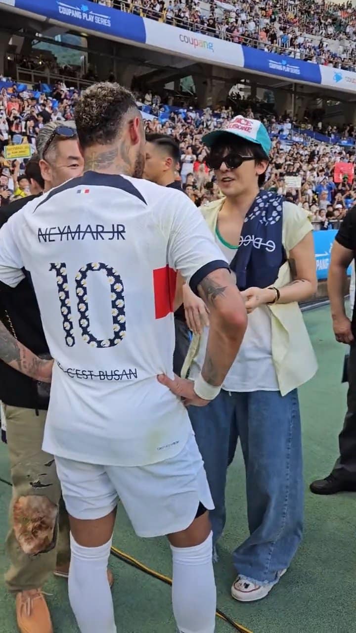 Ảnh G-Dragon và Neymar nhận bão like, fan phát hiện ra chi tiết lạ - 1