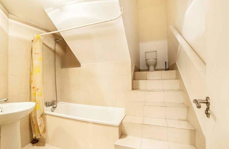 Bạn có thường xuyên nhìn thấy một phòng tắm có cầu thang được kết hợp với nhau không?&nbsp;
