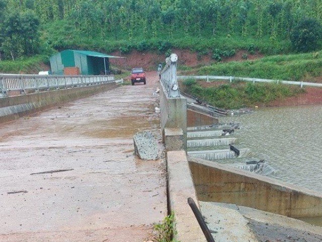 Đắk Nông: Dự án hồ thủy lợi hơn 100 tỷ bị nứt, khẩn trương di dời 34 hộ dân