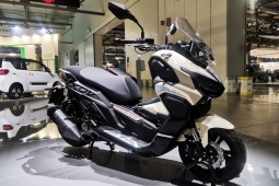 Thế giới xe - Keeway Vieste 300 XDV trình làng - "nhân tố mới" khiến Honda ADV350 phải dè chừng