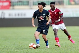 Bóng đá - HAGL bị nói “nương chân” với TP.HCM, HLV Kiatisak lên tiếng