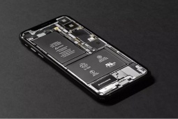 Thời trang Hi-tech - Apple nói pin rời dễ gây hư hỏng điện thoại hơn