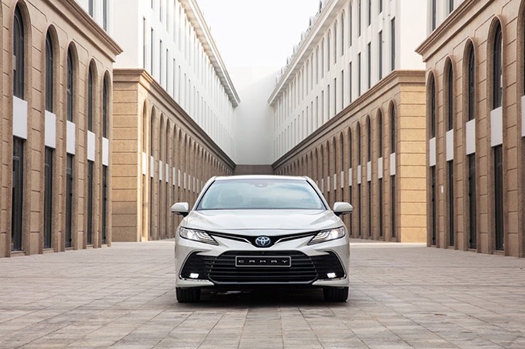 Giá xe Toyota Camry niêm yết và lăn bánh tháng 8/2023 - 5