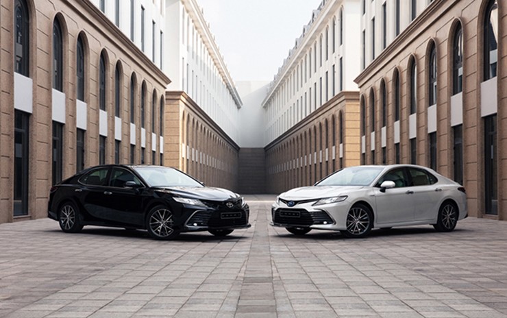 Giá xe Toyota Camry niêm yết và lăn bánh tháng 8/2023 - 1