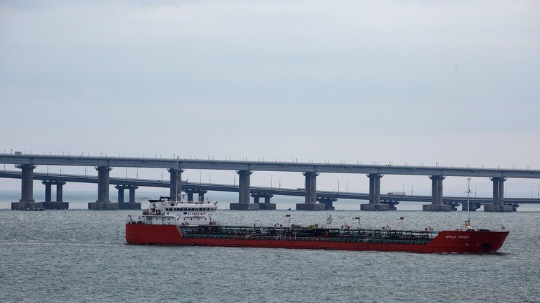 Tàu chở dầu bị xuồng không người lái tấn công gây hư hại ở ngoài khơi Crimea - 1