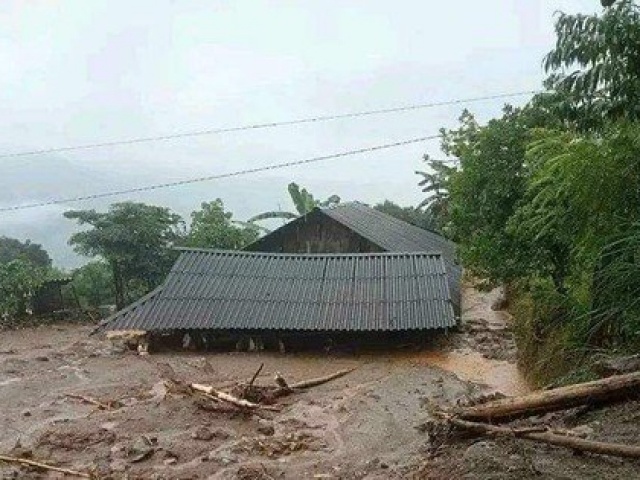 Tin tức trong ngày - Hình ảnh bên trong hai xã bị cô lập do mưa lũ ở Yên Bái