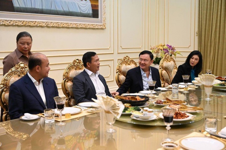 Chùm ảnh: Ông Thaksin, bà Yingluck cùng dự sinh nhật 71 của ông Hun Sen ở Campuchia - 4