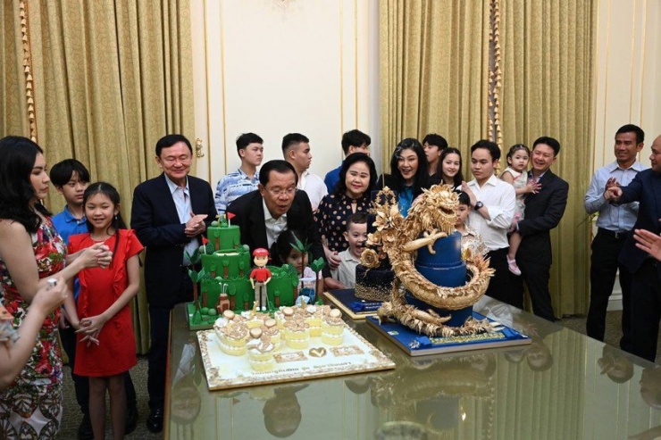 Chùm ảnh: Ông Thaksin, bà Yingluck cùng dự sinh nhật 71 của ông Hun Sen ở Campuchia - 3